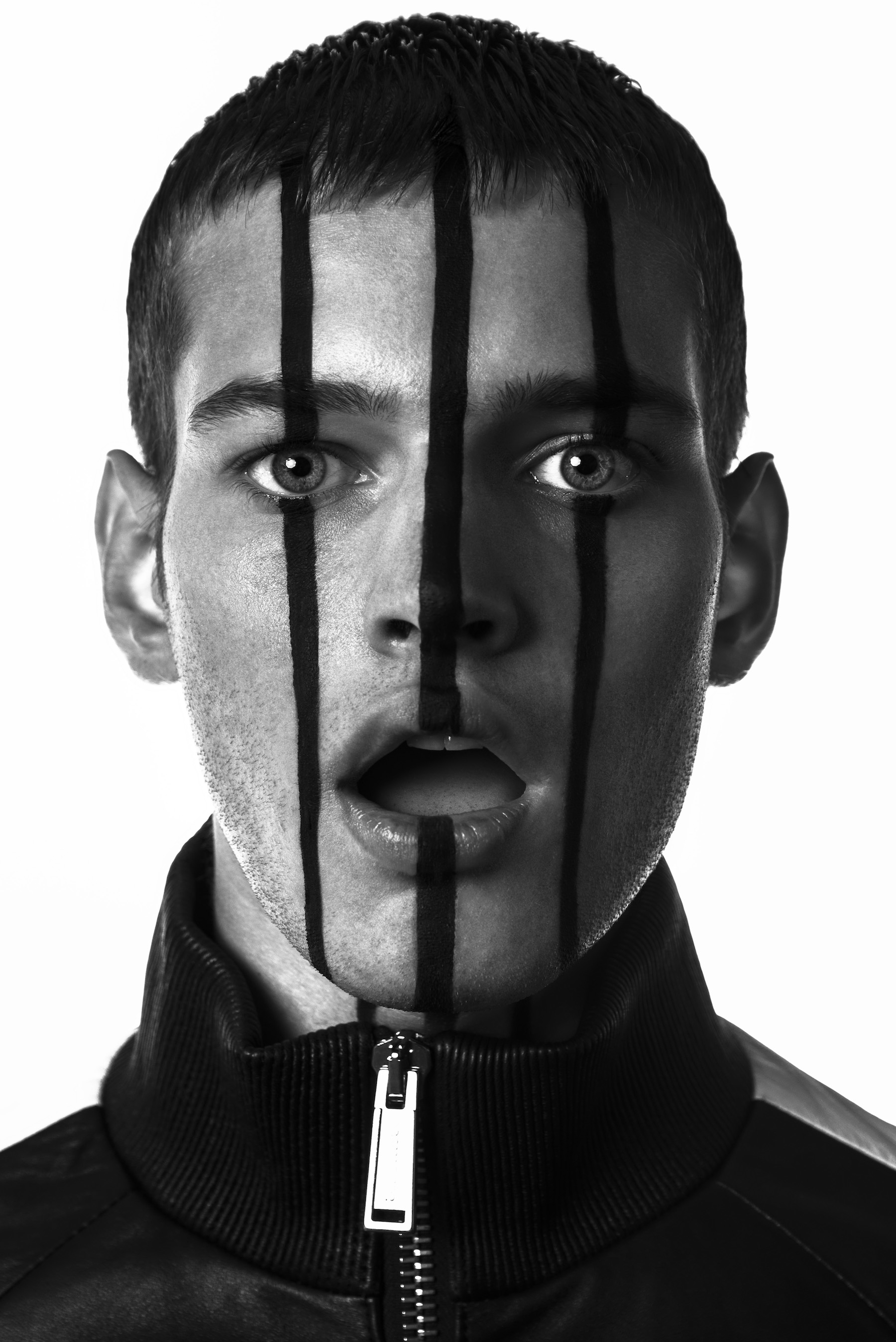 Line up, Line up fashion editorial - paint on model