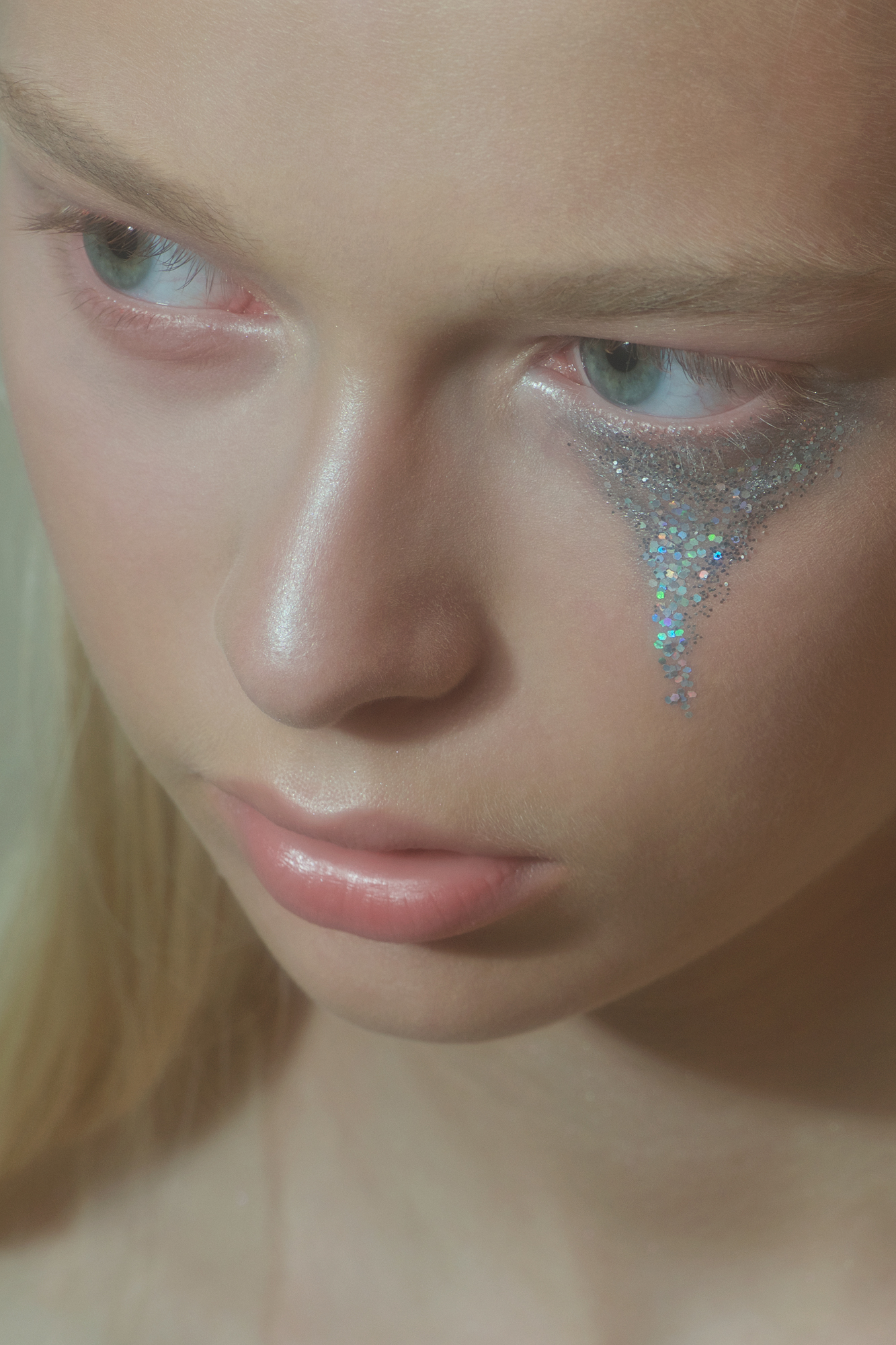 Mermaid beauty editorial - glitter