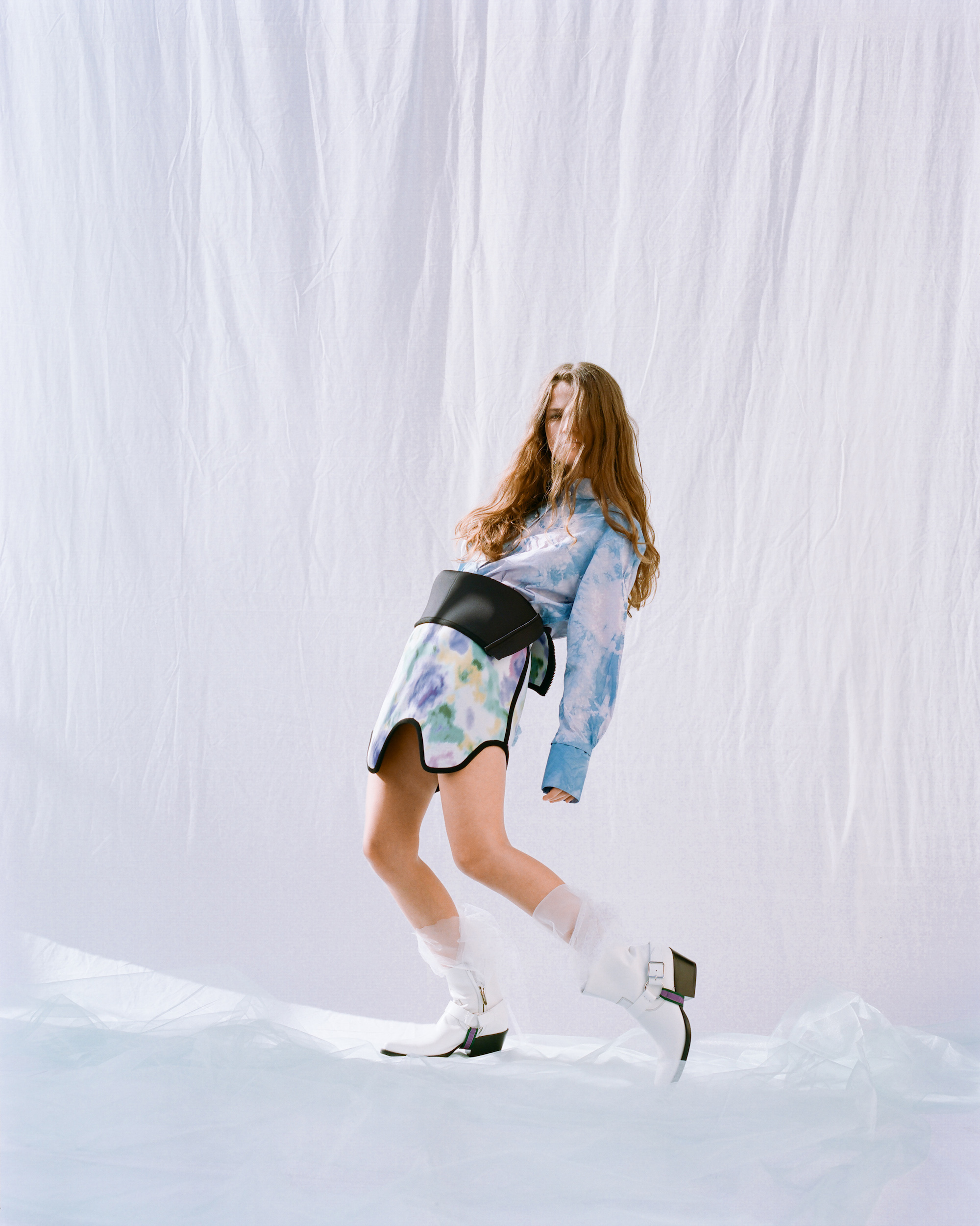 A fine line fashion editorial oversized shirt