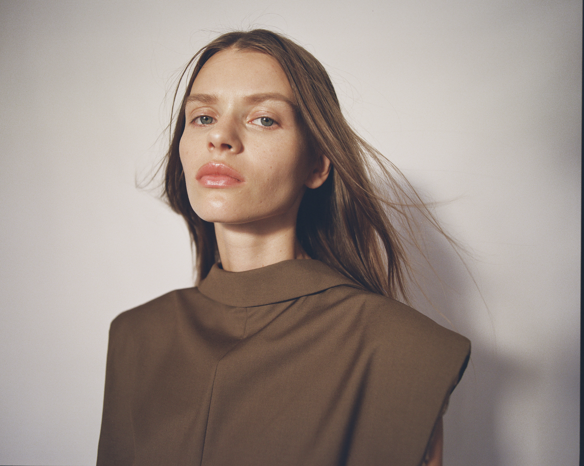Super Agent by Beata Kanter Erika Laba Shoulder