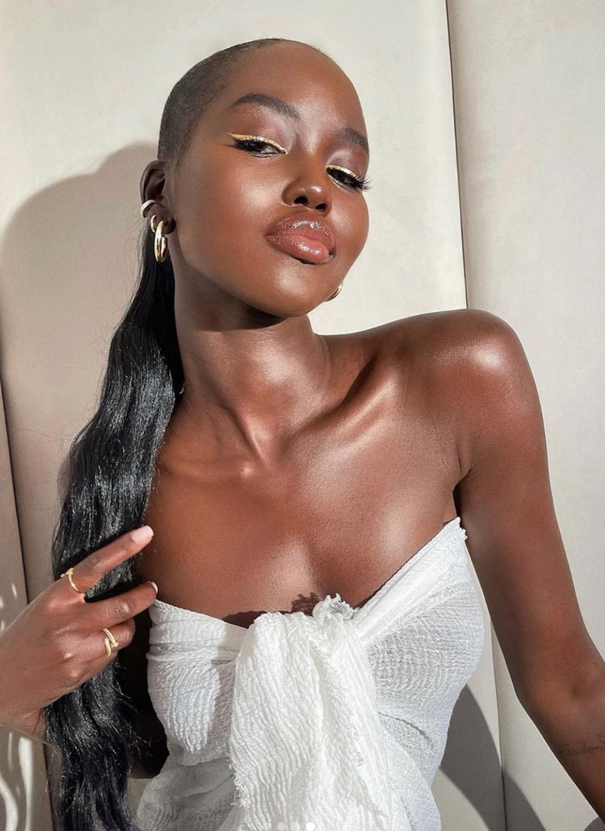 Beauty Looks of the Week Adut Gold Eyeliner