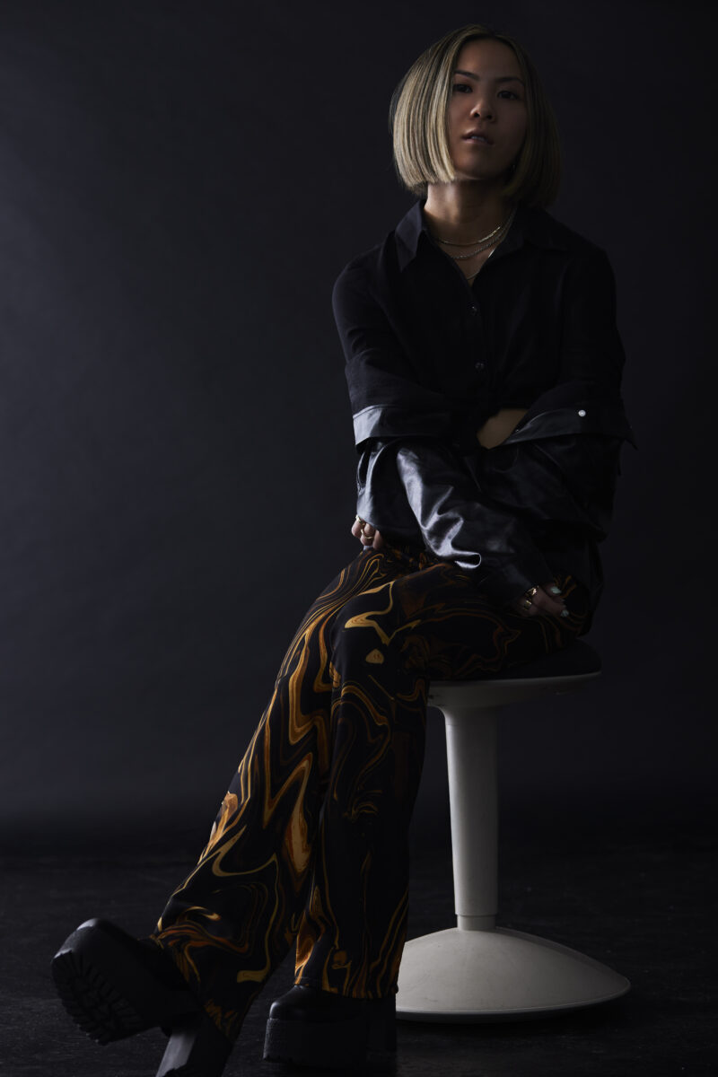 Premiere: Manami – “Tinted (Live)”