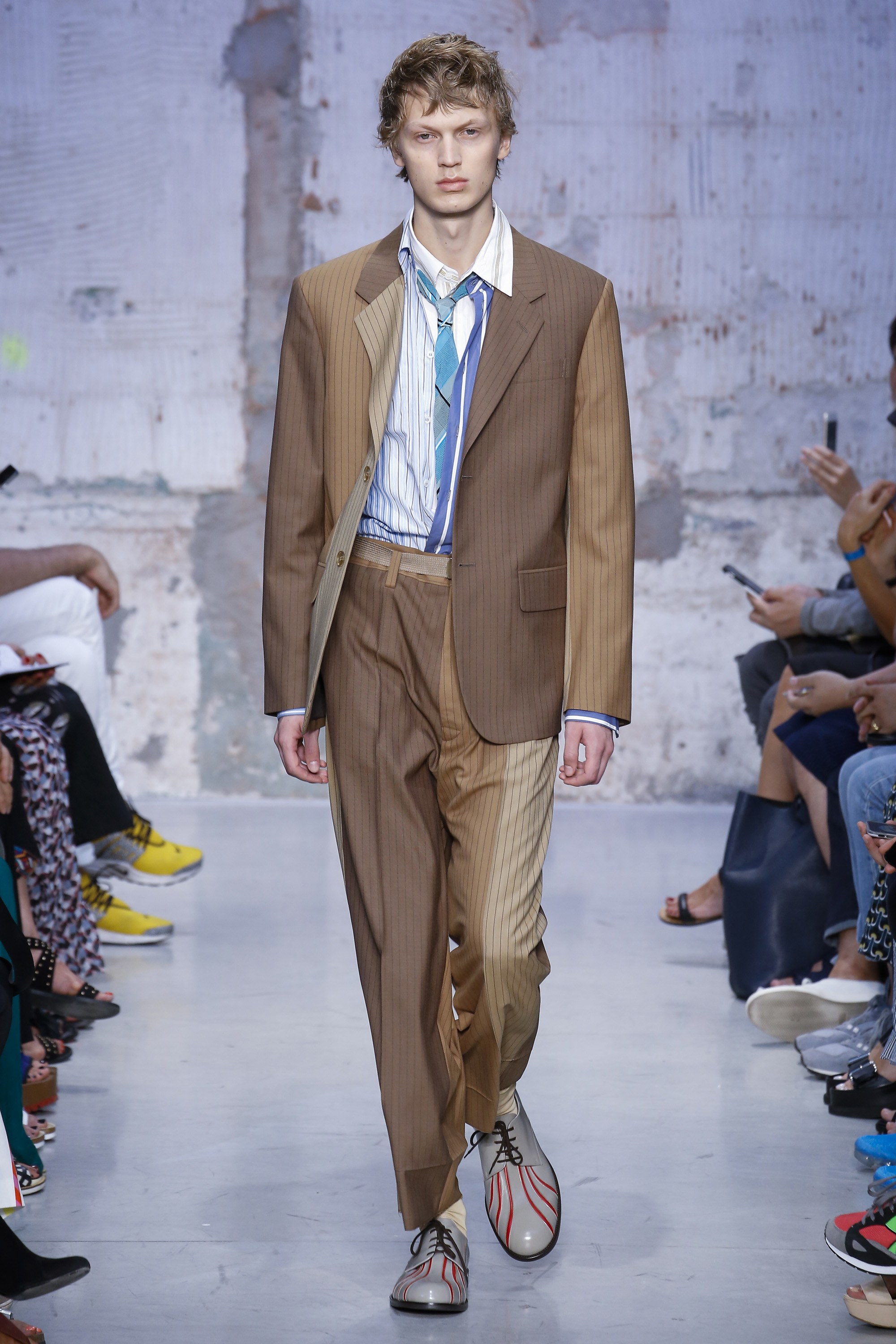 MARNI：18ss ランウェイ シャツ MFW: Marni Men's SS18 | Wonderland Magazine