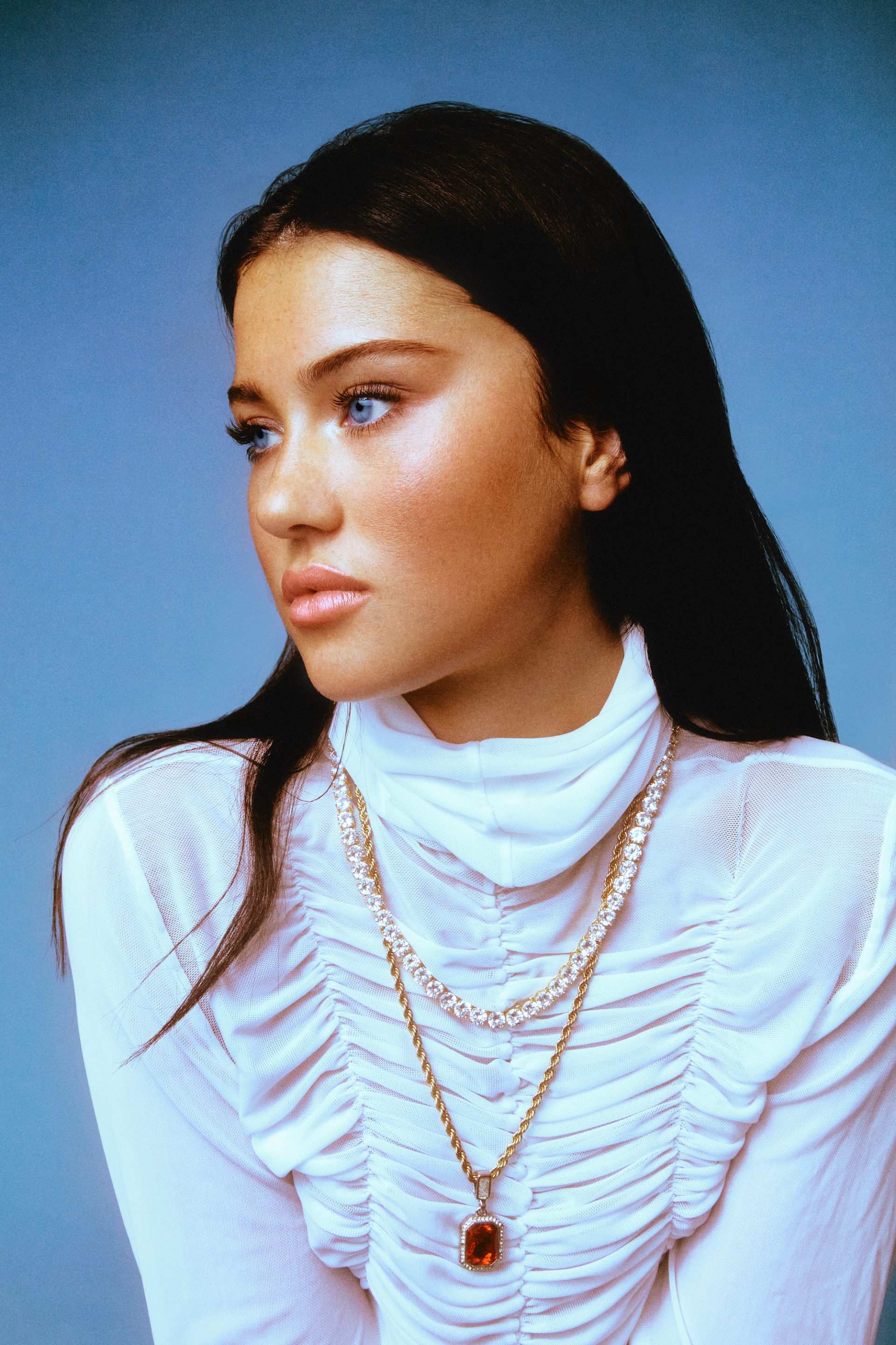 Claudia Valentina on her new song "Seven" – Wonderland