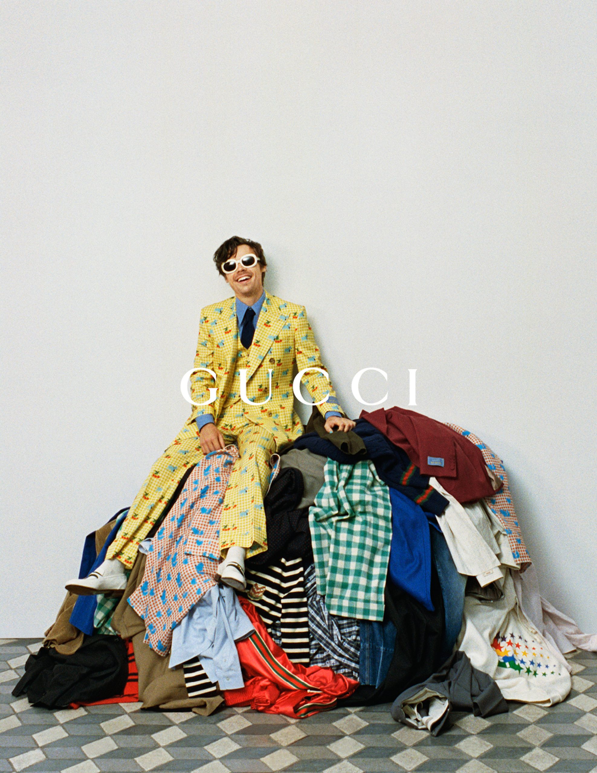 【限定】GUCCI　Harry Styles HAHAHA シルクシャツゴールド Harry Styles x Gucci: See HA HA HA Campaign Photos and