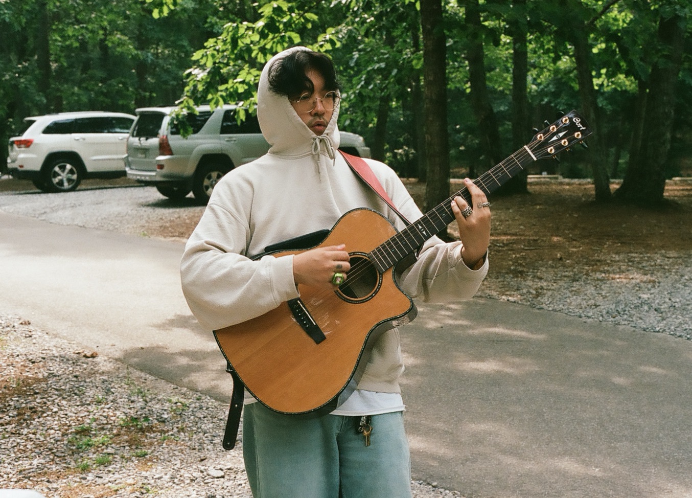 Hojean Unveils Latest Single, "Easily"