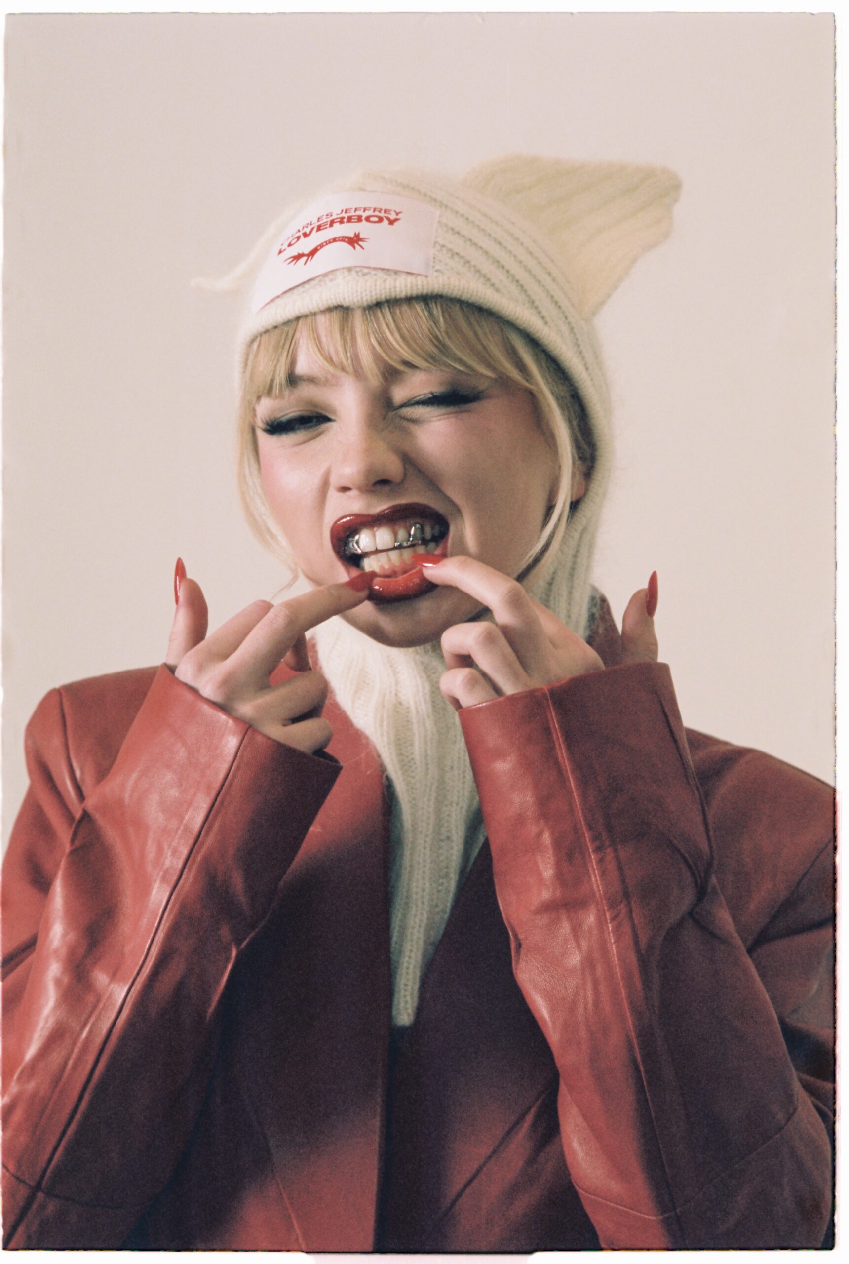 LOLA CLARK Wonderland