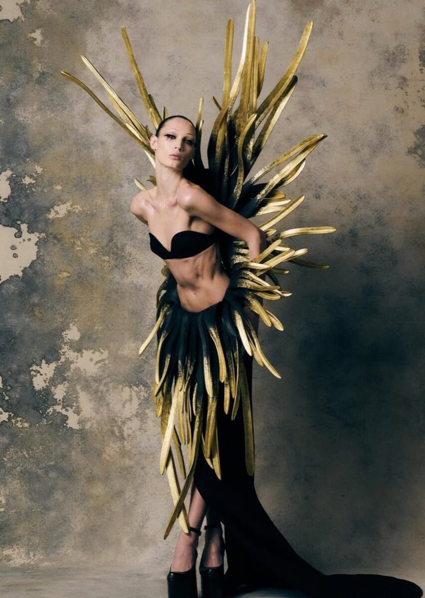 Florence Pugh&rsquo;s Theatrical Couture:  Regal, Radical, and Reed