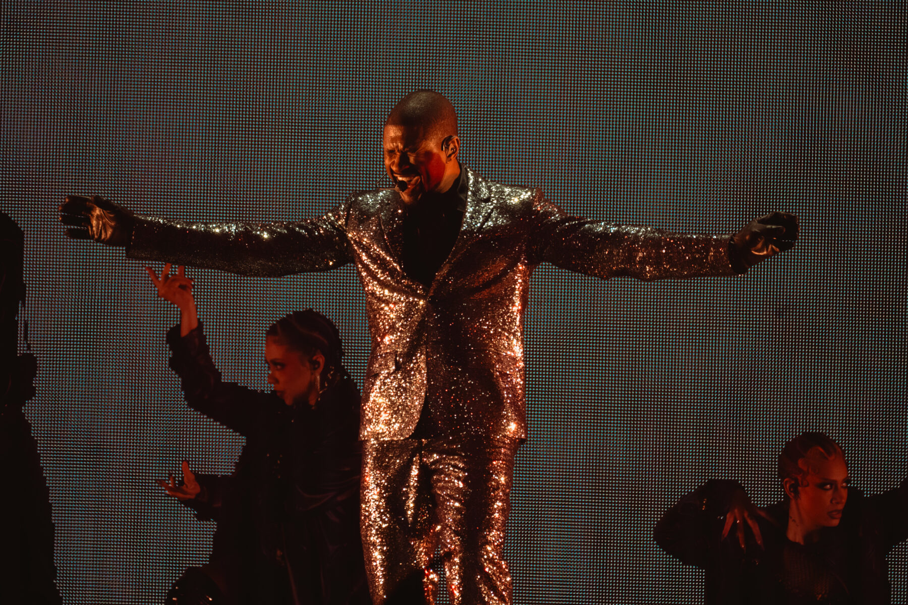 Usher: Past, Present and Future tour is an AI-powered dance dream we can’t get enough of