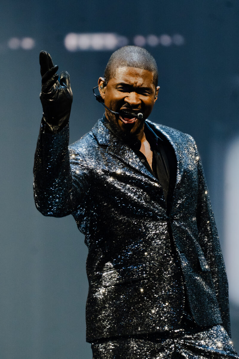 Usher: Past, Present and Future tour is an AI-powered dance dream we can’t get enough of