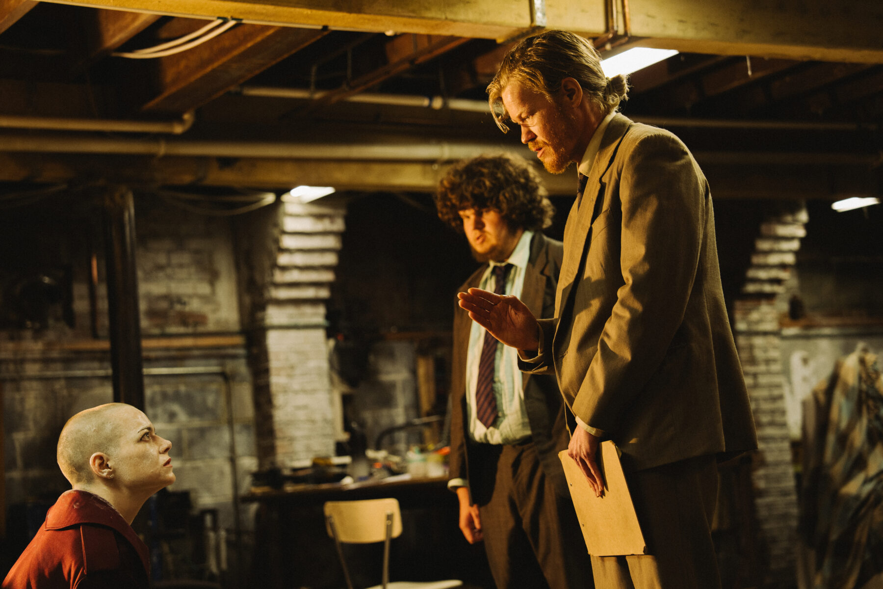 エマ・ストーンとジェシー・プレモンスがブゴニアとランティモスとの恋について語る