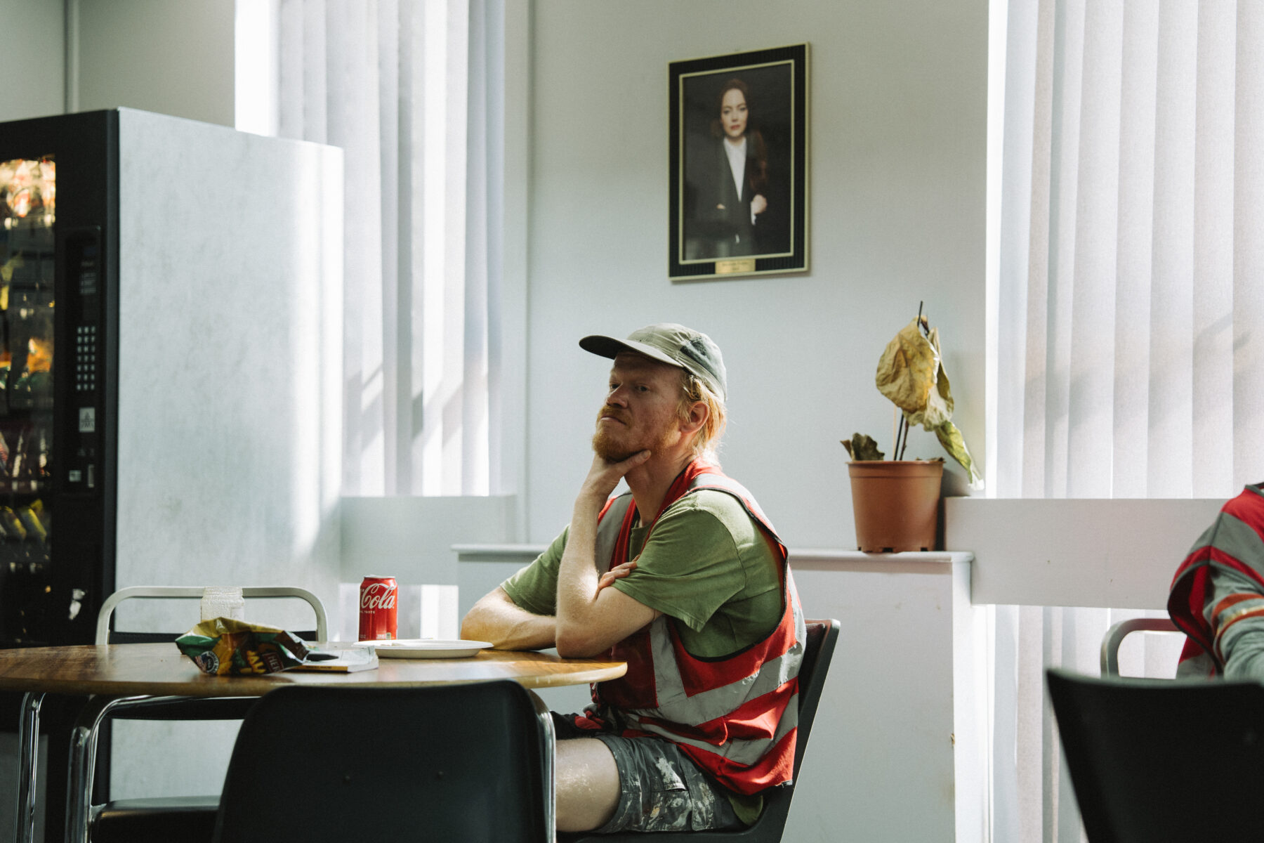 エマ・ストーンとジェシー・プレモンスがブゴニアとランティモスとの恋について語る