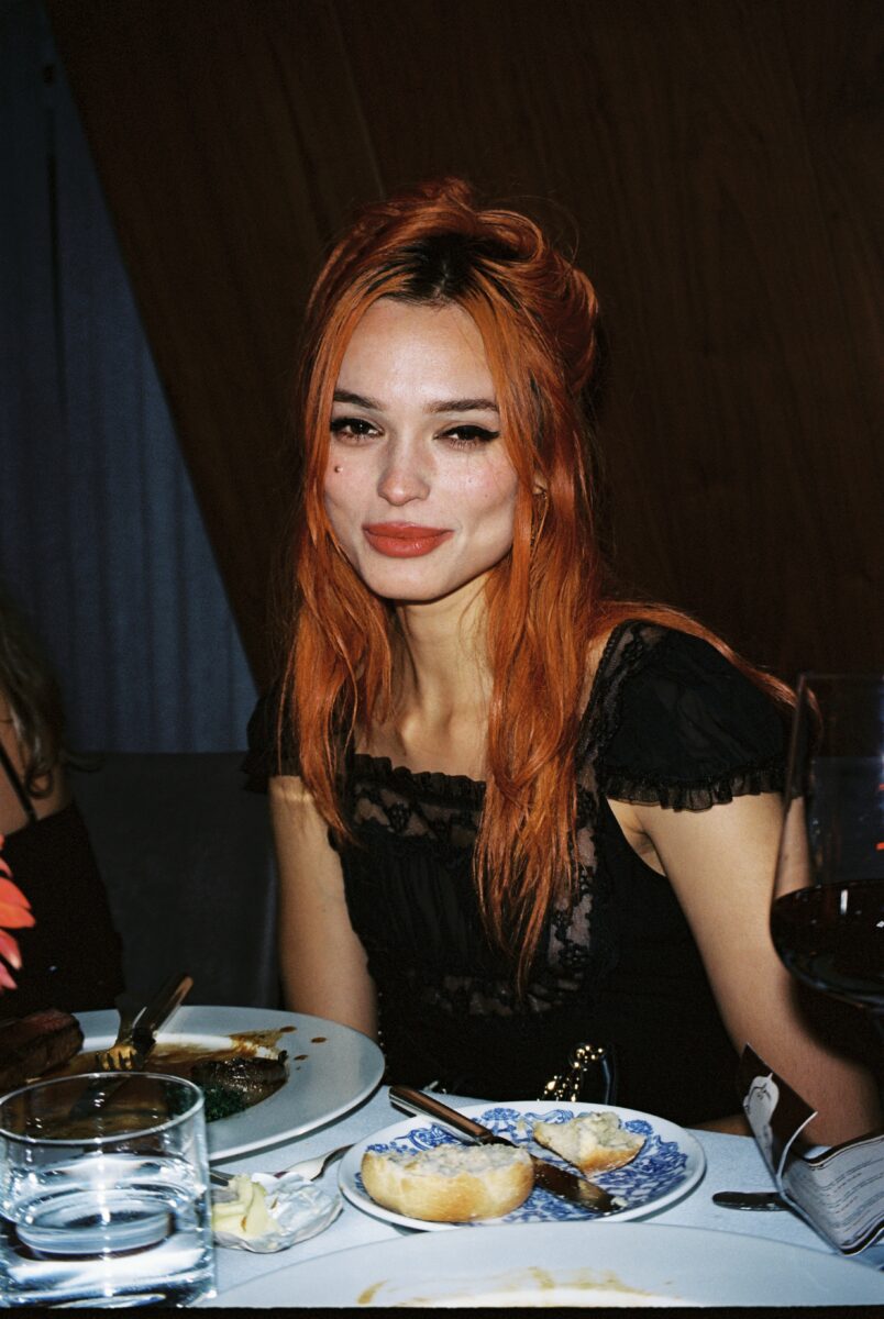 DEBUTEがロンドンで最もシックな殺人ミステリーを開催