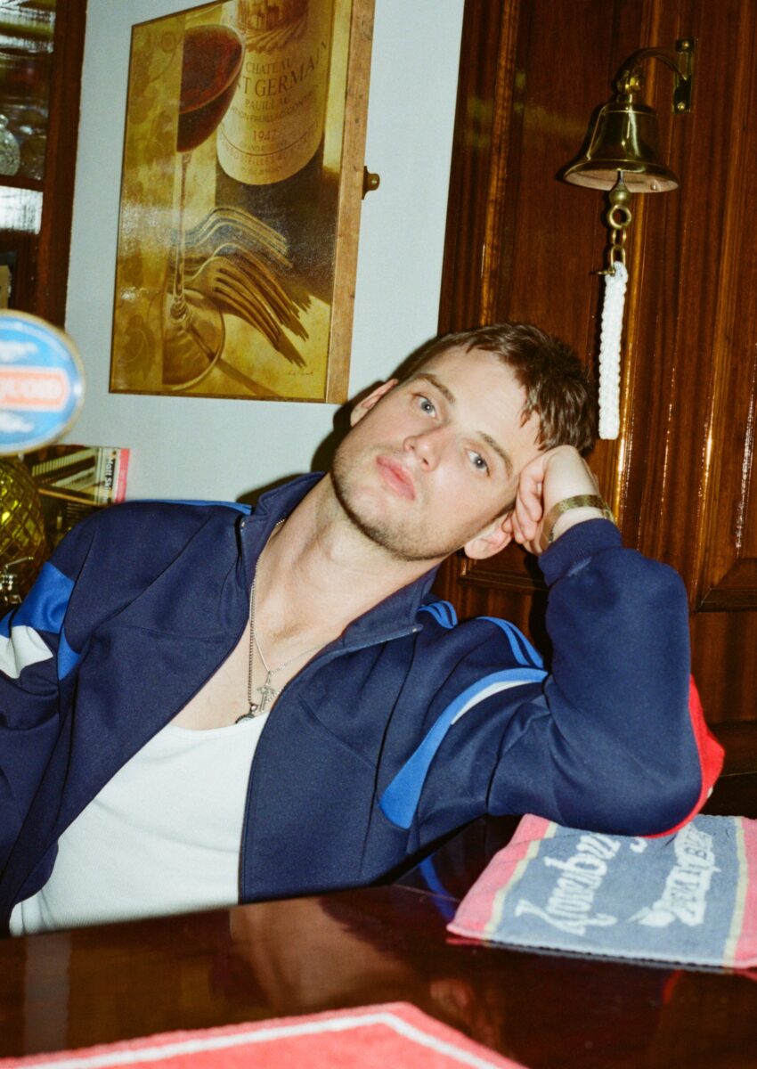 ミッチ・サンダースはブリストルのオルタナティブロックトルバドールです