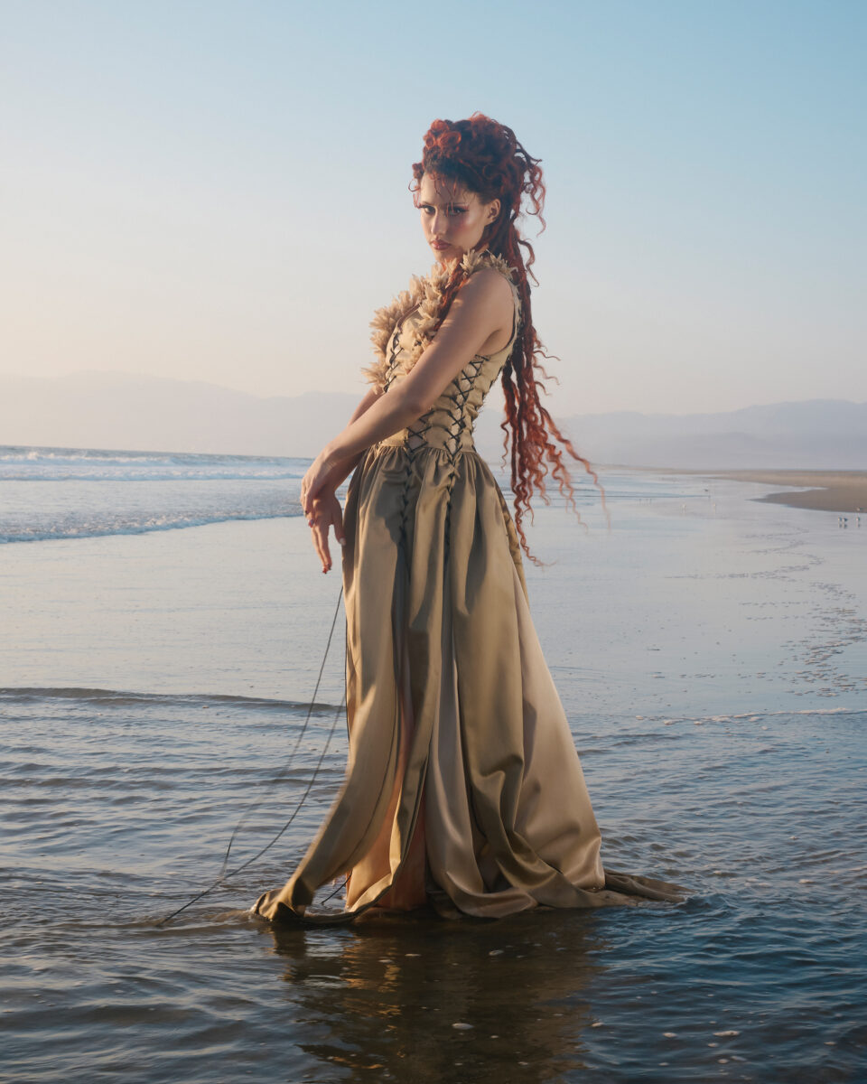 「この音楽のいくつかはおとぎ話の魔法を持っている」：Absolutely