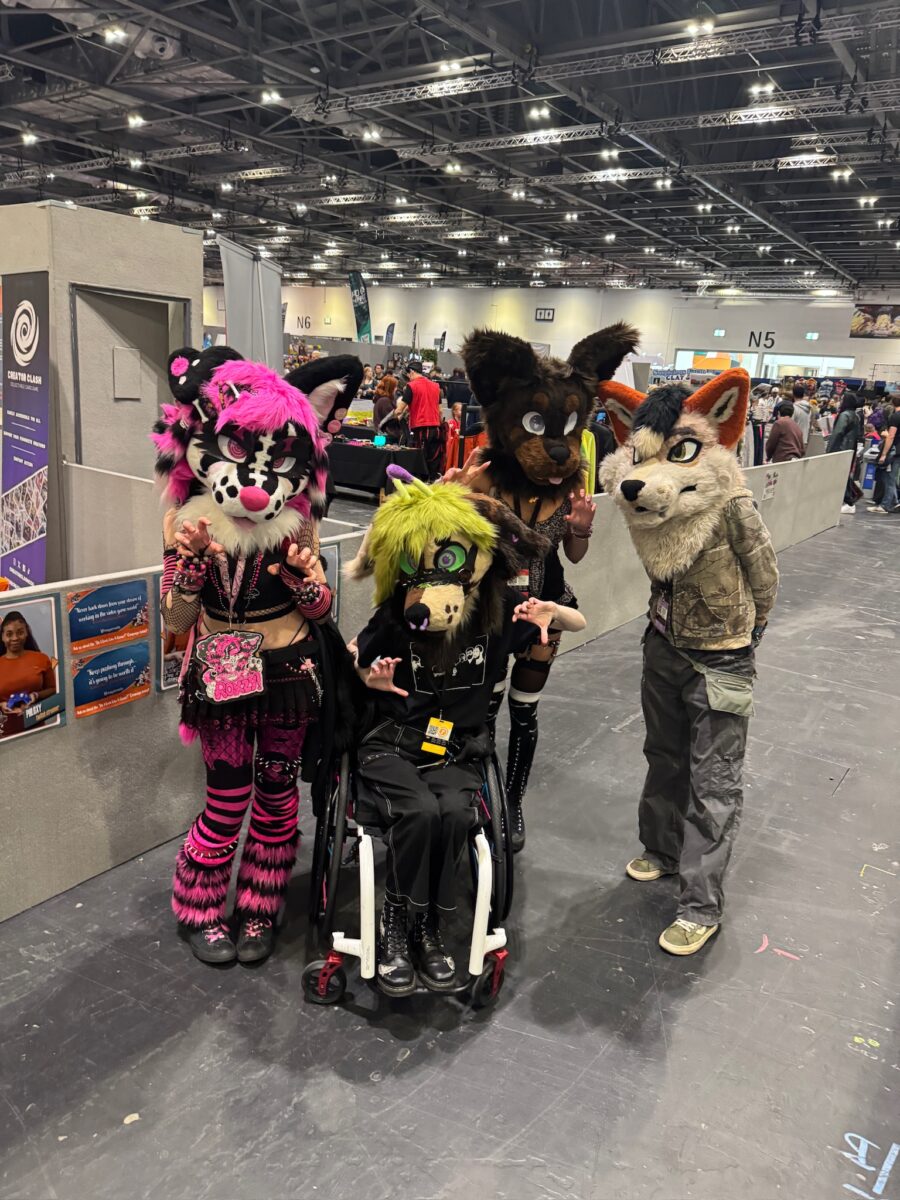 Hot girls go to Comic Con&nbsp;