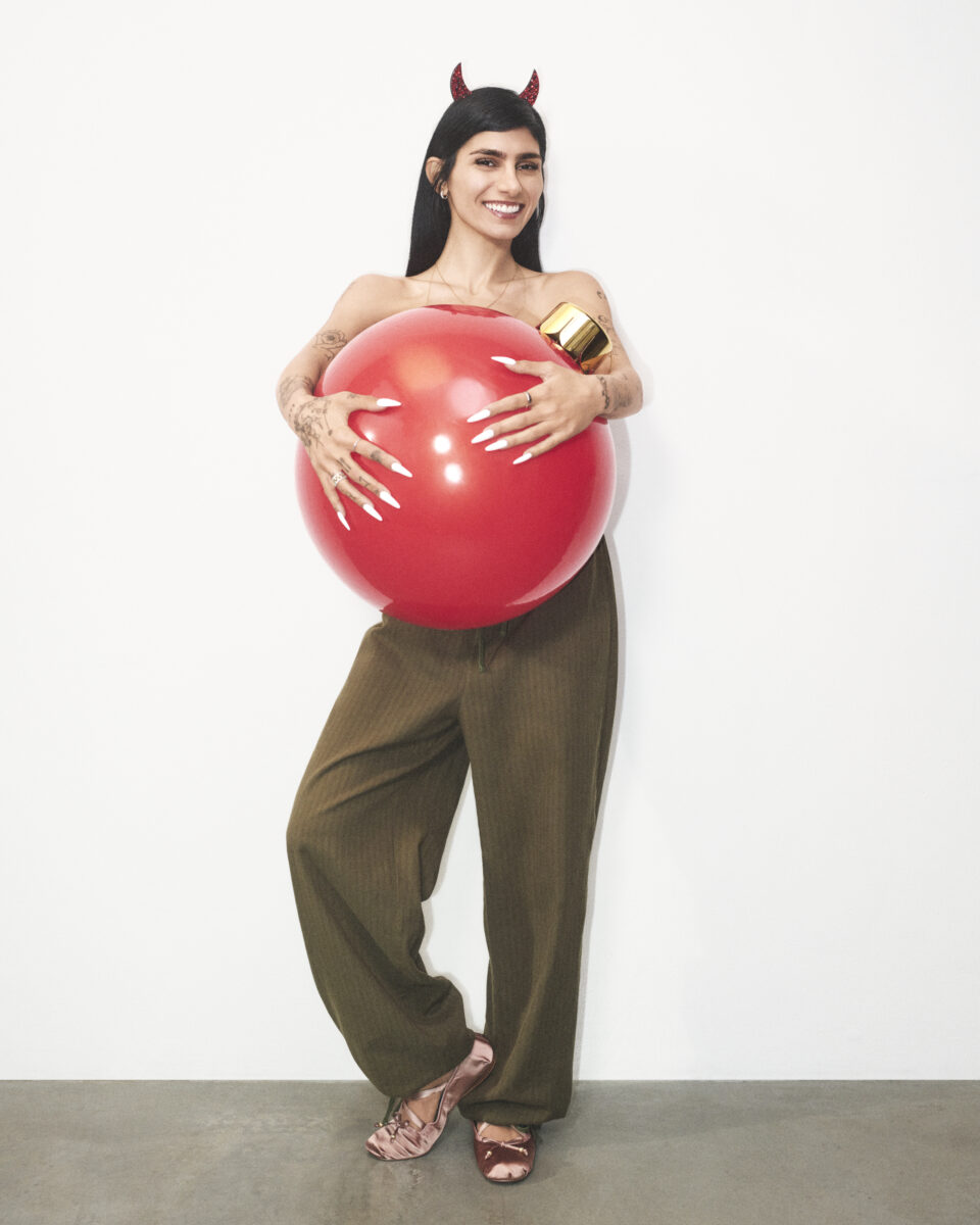 Mia Khalifaがあなたにメリークリスマスを祈ります！