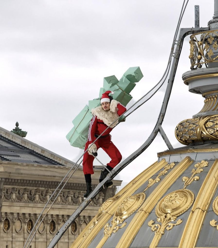 アレッサンドロ・ミケーレが永遠の質問に答えます:何を着る?