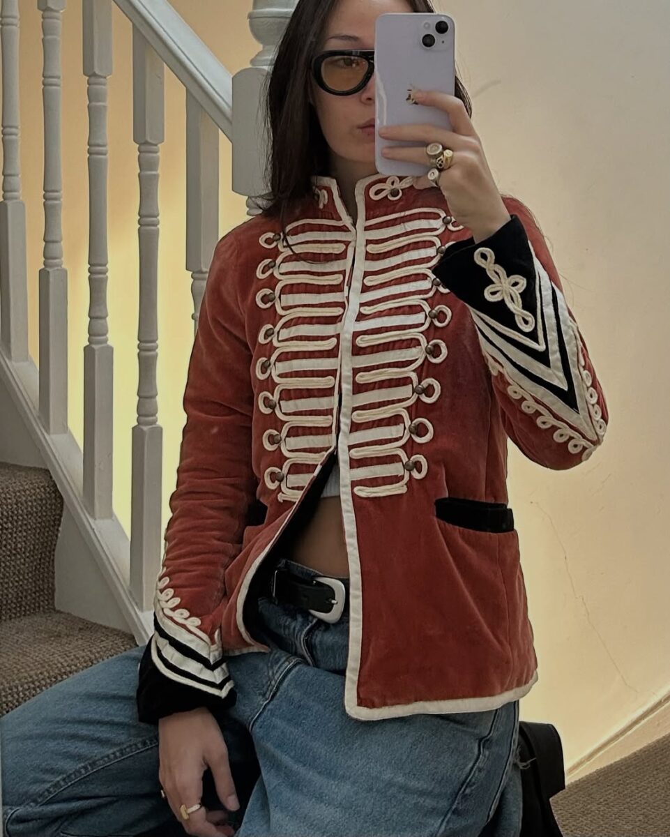 なぜ急にナポレオンジャケットを着る人が増えたのか