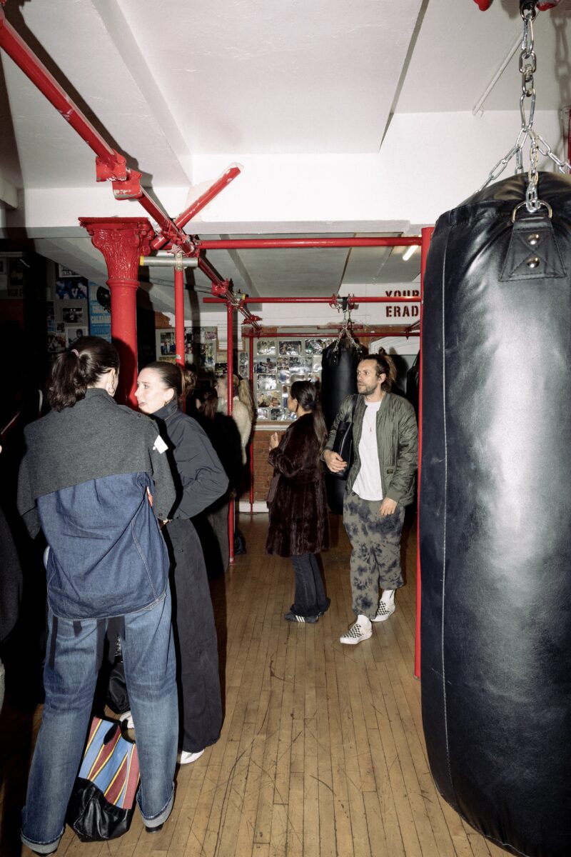 ドリームベイビープレスがロンドンのボクシングリングに喜び、詩、エルビスプレスリーをもたらす