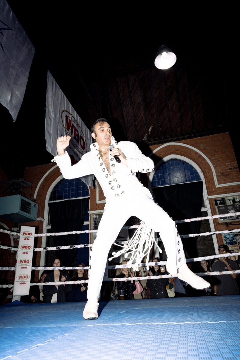 ロンドンのボクシングリングに喜び、詩、エルビスプレスリーをもたらすドリームベイビープレス