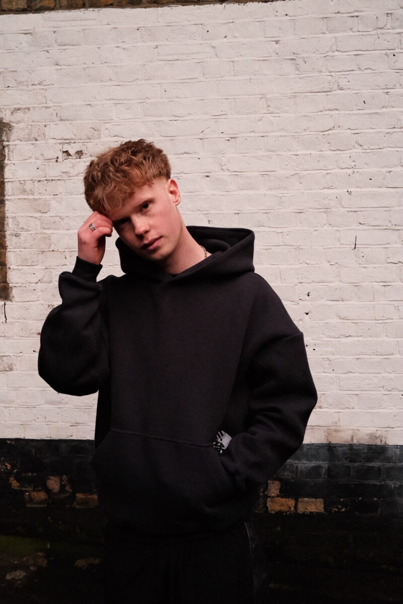 Finn Askewのアズールトーン