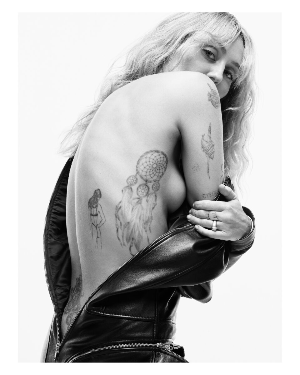 MILEY BY MARIO