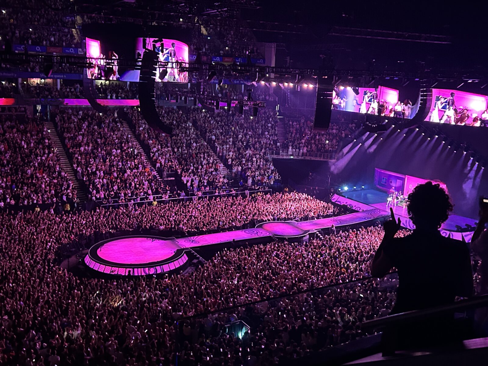 I spent the night with Ariana and fell in love with pop again
